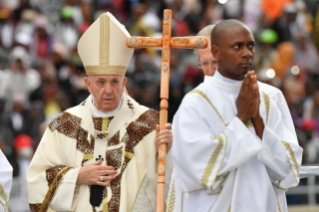 1-Viaggio Apostolico in Mozambico: Santa Messa 