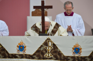 3-Apostolic Journey to Mozambique: Holy Mass  