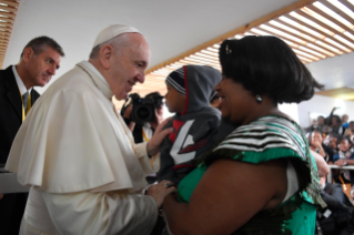 4-Viaggio Apostolico in Mozambico: Visita all'Ospedale di Zimpeto 