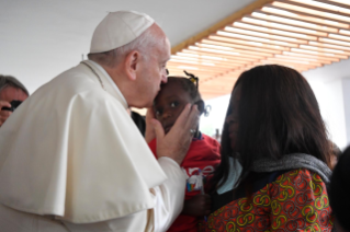 5-Viaje apost&#xf3;lico a Mozambique: Visita al Hospital de Zimpeto