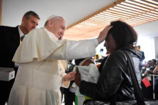3-Viaggio Apostolico in Mozambico: Visita all'Ospedale di Zimpeto 