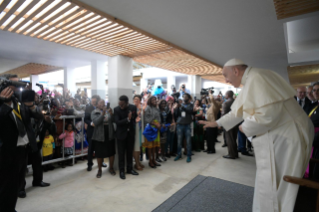 11-Viaggio Apostolico in Mozambico: Visita all'Ospedale di Zimpeto 