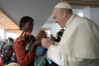 12-Viaje apost&#xf3;lico a Mozambique: Visita al Hospital de Zimpeto