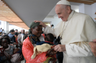 13-Viaggio Apostolico in Mozambico: Visita all'Ospedale di Zimpeto 
