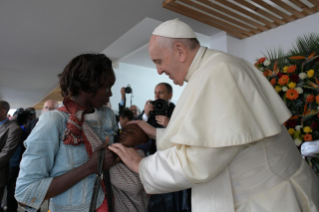 14-Viaggio Apostolico in Mozambico: Visita all'Ospedale di Zimpeto 