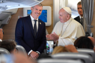 0-Viaje apost&#xf3;lico a Mozambique: Encuentro del Santo Padre con los periodistas durante el vuelo a Maputo