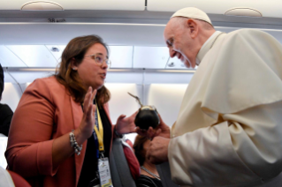 5-Viaje apost&#xf3;lico a Mozambique: Encuentro del Santo Padre con los periodistas durante el vuelo a Maputo