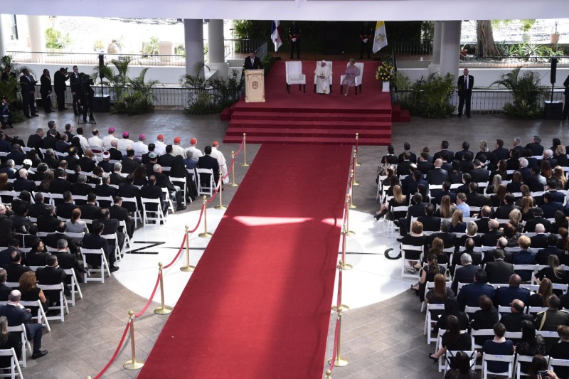 10-Viaje apost&#xf3;lico a Panam&#xe1;: Encuentro con las autoridades, el cuerpo diplom&#xe1;tico y representantes de la sociedad