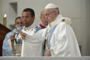 1-Apostolic Journey to Panama: Holy Mass with the dedication of the altar of the Cathedral Basilica of Santa Maria la Antigua with priests, consecrated persons and lay movements