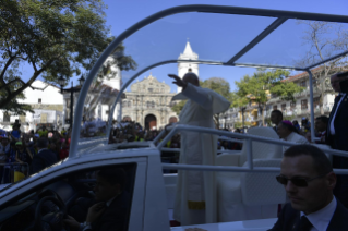 13-Apostolic Journey to Panama: Holy Mass with the dedication of the altar of the Cathedral Basilica of Santa Maria la Antigua with priests, consecrated persons and lay movements