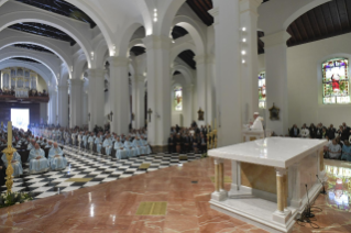 21-Apostolic Journey to Panama: Holy Mass with the dedication of the altar of the Cathedral Basilica of Santa Maria la Antigua with priests, consecrated persons and lay movements