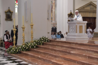25-Apostolic Journey to Panama: Holy Mass with the dedication of the altar of the Cathedral Basilica of Santa Maria la Antigua with priests, consecrated persons and lay movements