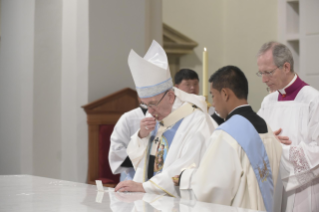22-Apostolic Journey to Panama: Holy Mass with the dedication of the altar of the Cathedral Basilica of Santa Maria la Antigua with priests, consecrated persons and lay movements