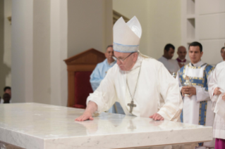 28-Viaggio Apostolico a Panama: Santa Messa con la dedicazione dell&#x2019;altare della Cattedrale Basilica di Santa Maria la Antigua con Sacerdoti, Consacrati e Movimenti Laicali