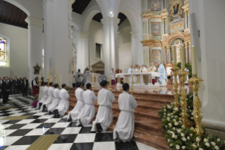 33-Apostolic Journey to Panama: Holy Mass with the dedication of the altar of the Cathedral Basilica of Santa Maria la Antigua with priests, consecrated persons and lay movements
