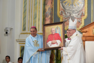 34-Apostolic Journey to Panama: Holy Mass with the dedication of the altar of the Cathedral Basilica of Santa Maria la Antigua with priests, consecrated persons and lay movements