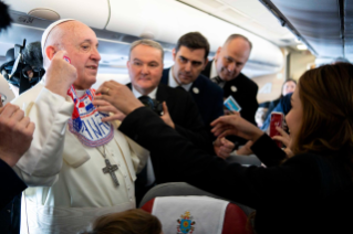 9-Viagem Apost&#xf3;lica ao Panam&#xe1;: Encontro com os jornalistas durante o voo para o Panamá