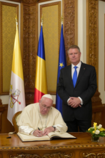 1-Voyage apostolique en Roumanie : Rencontre avec les autorités, la société civile et le corps diplomatique au Palais Cotroceni