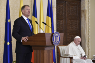 7-Apostolische Reise nach Rumänien: Begegnung mit Vertretern der Regierung, der Zivilgesellschaft und dem Diplomatischen Korps 