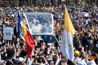 3-Voyage apostolique en Roumanie : Divine liturgie avec la béatification des 7 évêques grec-catholiques martyrs 