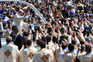 1-Viaje apostólico a Rumanía: Divina Liturgia con beatificación de los siete obispos greco-católicos mártires