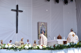 2-Viaje apostólico a Rumanía: Divina Liturgia con beatificación de los siete obispos greco-católicos mártires