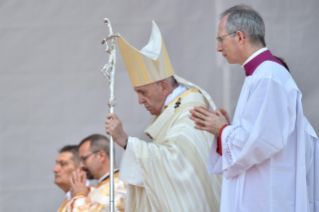 0-Apostolic Journey to Romania: Divine Liturgy with the Beatification of 7 Greek-Catholic Martyr bishops in the Field of Liberty in Blaj