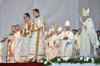 5-Apostolic Journey to Romania: Divine Liturgy with the Beatification of 7 Greek-Catholic Martyr bishops in the Field of Liberty in Blaj