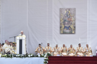 14-Viaje apostólico a Rumanía: Divina Liturgia con beatificación de los siete obispos greco-católicos mártires