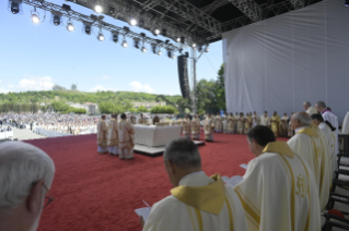 19-Apostolic Journey to Romania: Divine Liturgy with the Beatification of 7 Greek-Catholic Martyr bishops in the Field of Liberty in Blaj