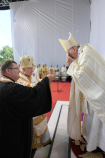 22-Apostolic Journey to Romania: Divine Liturgy with the Beatification of 7 Greek-Catholic Martyr bishops in the Field of Liberty in Blaj