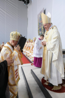 27-Voyage apostolique en Roumanie : Divine liturgie avec la béatification des 7 évêques grec-catholiques martyrs 