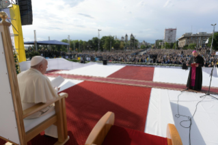 11-Viaggio Apostolico in Romania: Incontro mariano con la giovent&#xf9; e con le famiglie