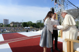 6-Apostolic Journey to Romania: Marian meeting with young people and families in the square in front of the Palace of Culture in Iasi