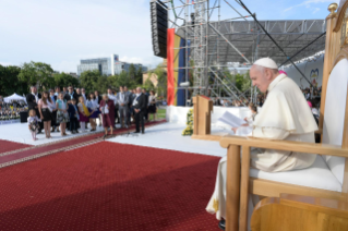 12-Apostolic Journey to Romania: Marian meeting with young people and families in the square in front of the Palace of Culture in Iasi