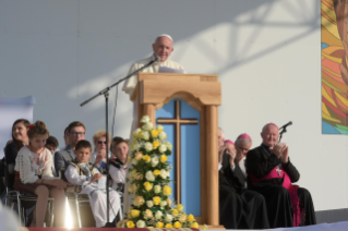 21-Apostolic Journey to Romania: Marian meeting with young people and families 