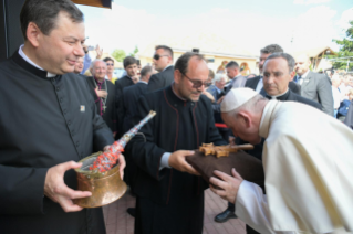 3-Viaggio Apostolico in Romania: Incontro con la comunit&#xe0; Rom