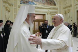 2-Voyage apostolique en Roumanie : Rencontre avec le Synode permanent de l'Église orthodoxe roumaine au palais patriarcal 