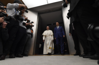 1-Viaje apostólico a Japón: Encuentro con las Autoridades y el Cuerpo Diplomático 