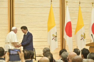 8-Viaggio Apostolico in Giappone: Incontro con le Autorit&#xe0; e il Corpo Diplomatico a Kantei 