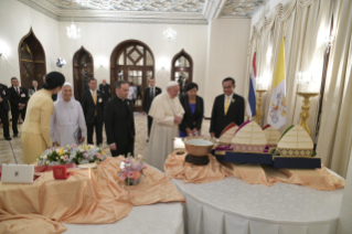 6-Apostolische Reise nach Thailand: Begegnung mit den Vertretern der Regierung, der Zivilgesellschaft und mit dem Diplomatischen Korps 