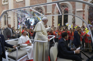 8-Apostolic Journey to Thailand: Holy Mass with Young People