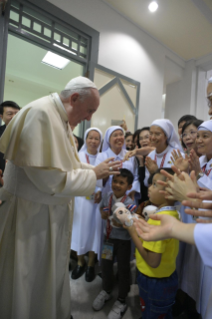 9-Viaje apost&#xf3;lico a Tailandia: Santa Misa con los j&#xf3;venes