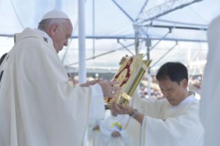 6-Apostolic Journey to Japan: Holy Mass