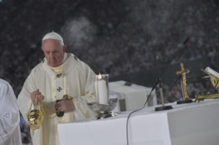 8-Apostolic Journey to Japan: Holy Mass