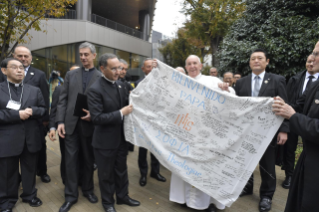 2-Voyage apostolique au Japon : Visite à la Sophia University