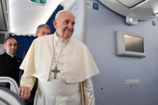 0-Viaje apostólico a Japón: Conferencia de prensa del Santo Padre durante el vuelo de regreso a Roma