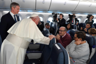 11-Viaje apostólico a Japón: Conferencia de prensa del Santo Padre durante el vuelo de regreso a Roma