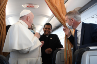 6-Apostolic Journey to Budapest: Greeting to journalists on the flight to Budapest