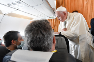 0-Viaggio Apostolico in Slovacchia: Conferenza Stampa del Santo Padre durante il volo di ritorno  